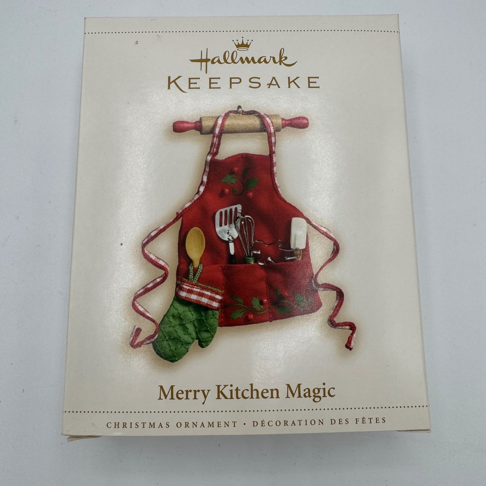 Hallmark Keepsake 2006 Merry Kitchen Magic Apron Christmas Ornament QXG2623